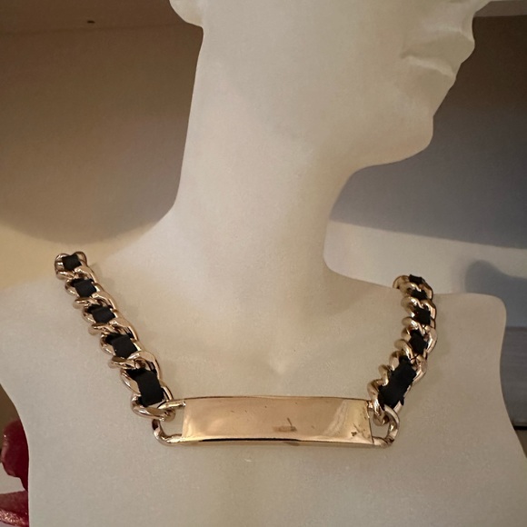 Necklace - Picture 1 of 9